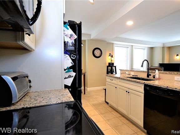 5th image of 15 E Kirby St APT 210