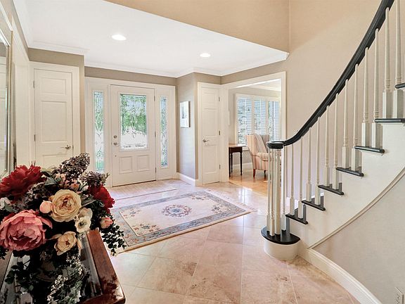 4th image of 718 W Brookforest Dr