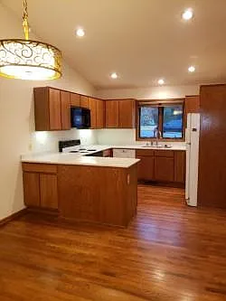 2043 Vienna Ln — Photo 2