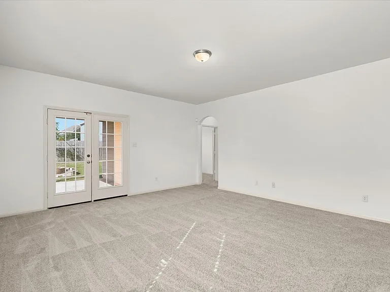 718 Crystal Lakes Dr — Photo 11