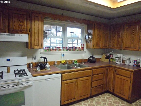 5th image of 2358 Castle Ave