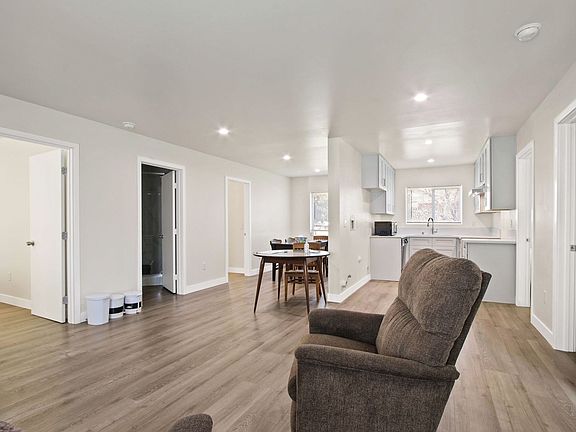 4th image of 406 Russell Ave #A