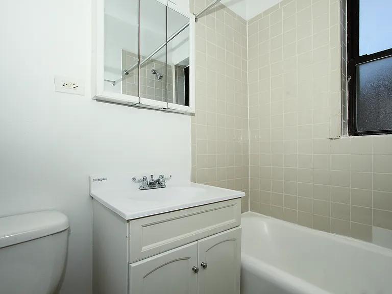 8241 S Ellis — Photo 13