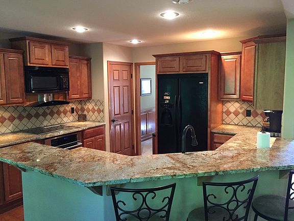 Kitchen
						:
						Premium granite, maple cabinets, ceramic backsplash