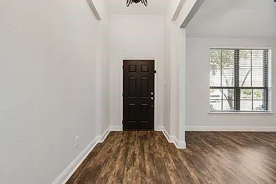 4 bed, 1949 sqft, $2,195 — Photo 3