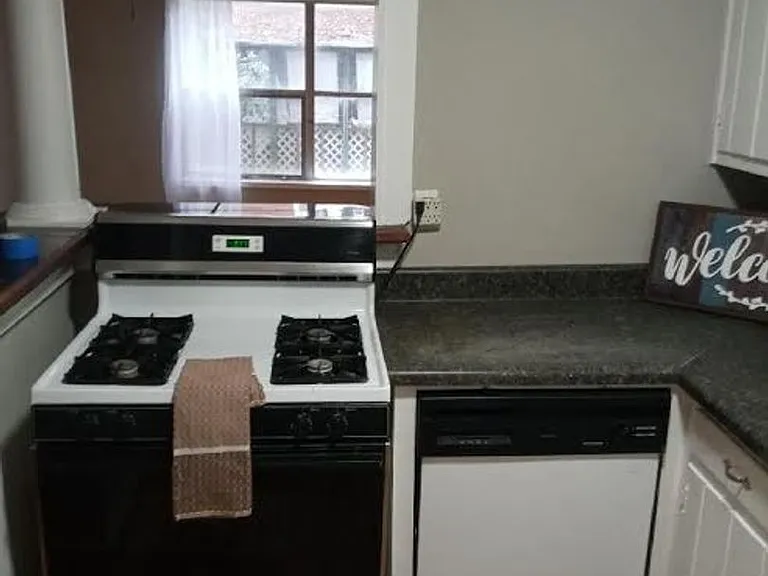 Maple Place Apartments — Photo 8