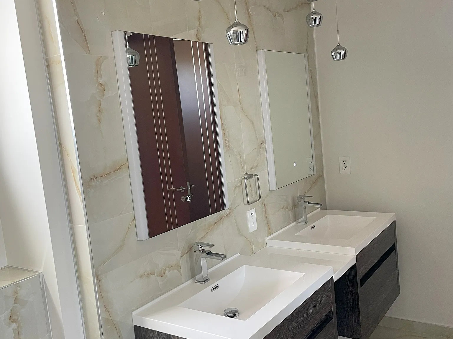 4 bed, 3.5 bath, 2400 sqft, $6,700 — Photo 4
