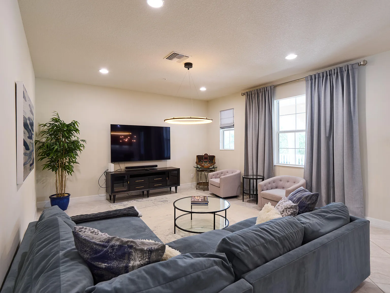 3 bed, 2.0 bath, 1778 sqft, $3,850 — Photo 3
