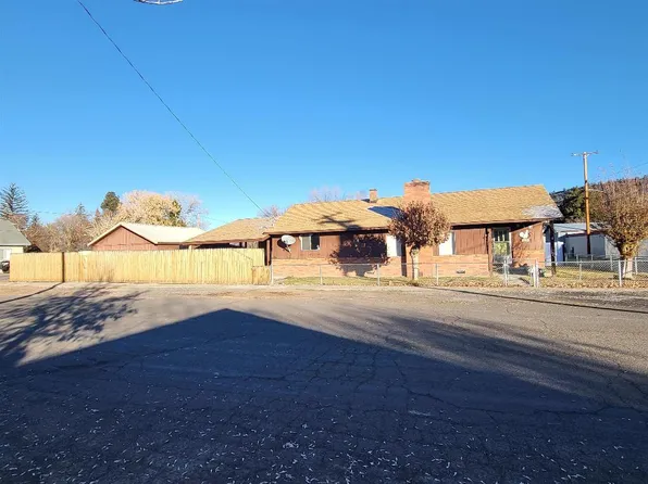 216 W 2nd St, Dorris, CA 96023