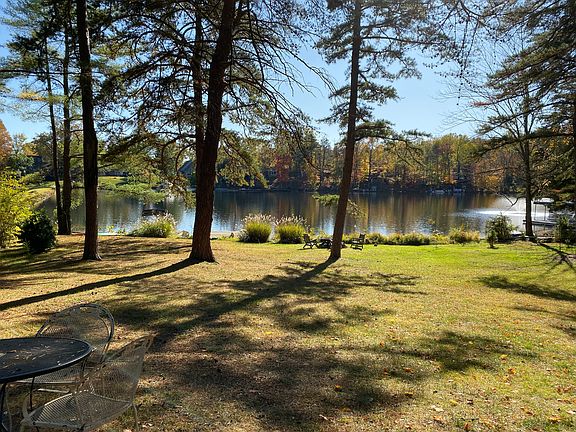 Large, Gently Sloping Lawn