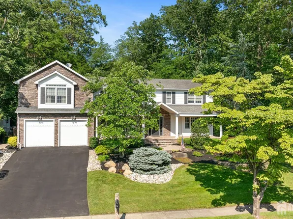 7 Lorraine Ct, East Brunswick, NJ 08816