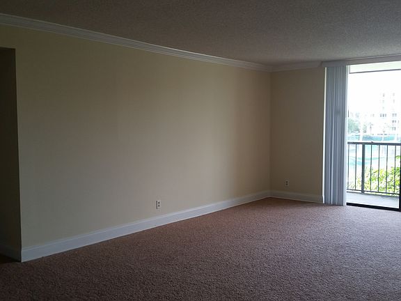 5th image of 2828 Tennis Club Dr APT 304