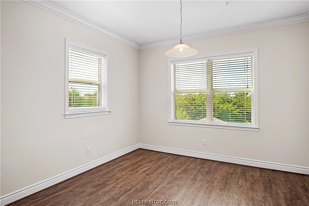 1 bed, 920 sqft, $1,215 — Photo 3