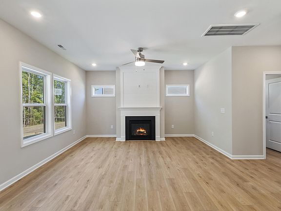 4th image of 169 Pecan Valley Way
