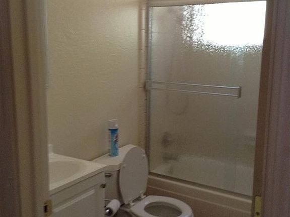 4th image of 2653 Armstrong Ave