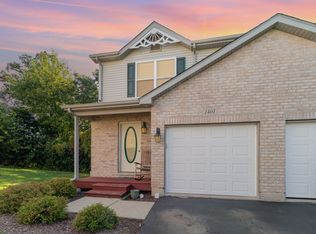 1401 Rhett Pl, Woodstock, IL 60098