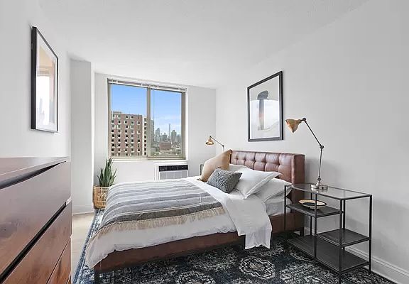 5th image of 420 E 102nd St #3DD