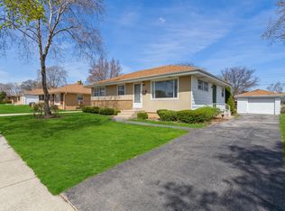 8816 W Brentwood Ave, Milwaukee, WI 53224