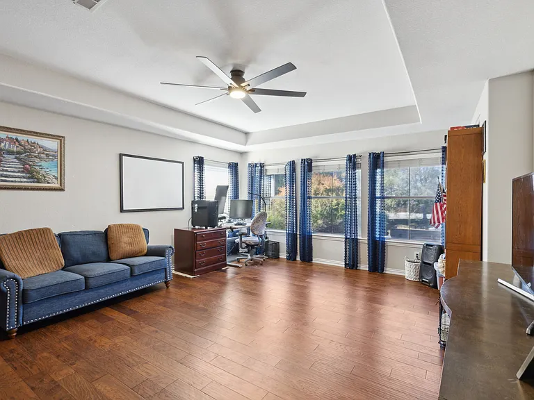 5801 Hathaway Dr — Photo 11