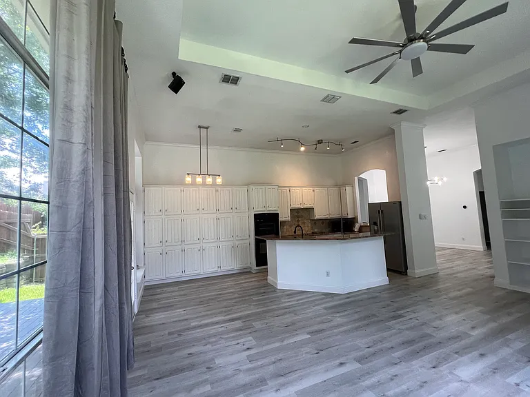 7717 Lakecrest Ct — Photo 6