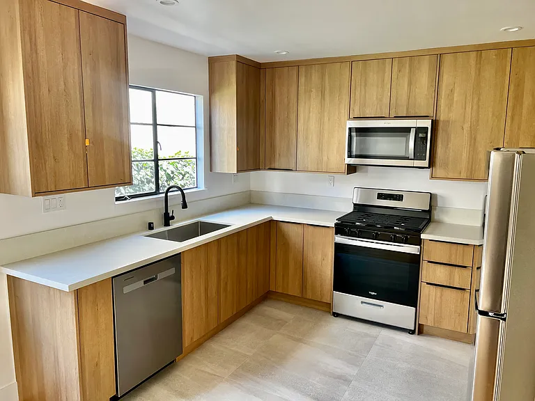 6234 La Mirada Ave — Photo 4