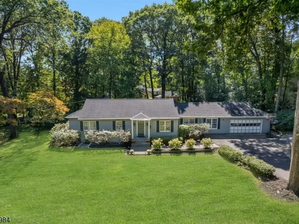 2 Crestview Rd, Mountain Lakes Boro, NJ 07046