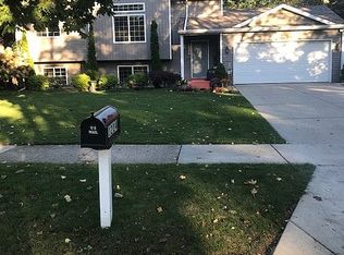 1214 El Camino Dr NW, Grand Rapids, MI