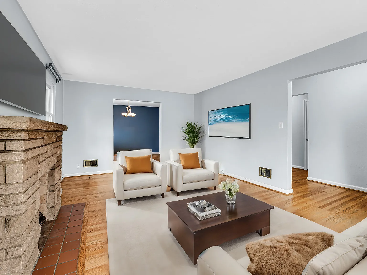 3 bed, 2.0 bath, 2588 sqft, $3,295 — Photo 4