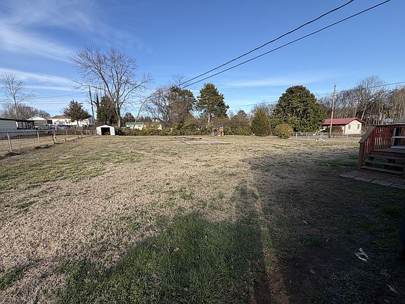 5th image of 307 Nancy Dr SE