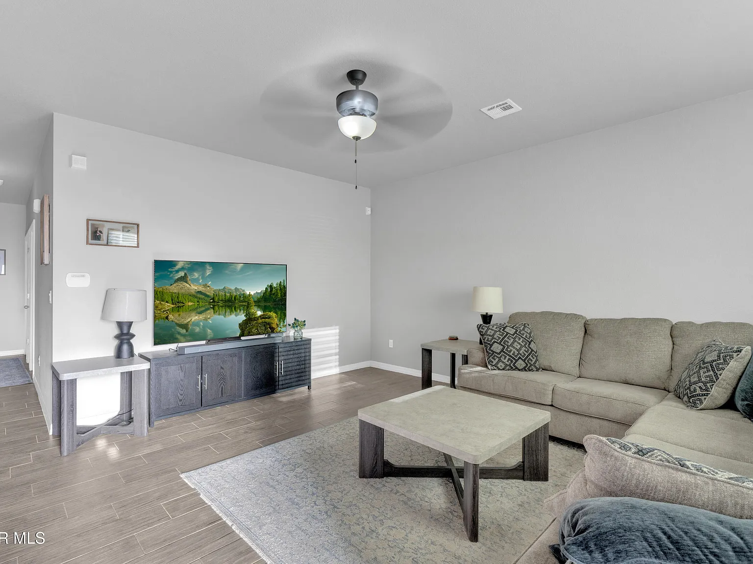 3 bed, 2.0 bath, 1363 sqft, $1,800 — Photo 3