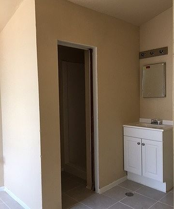 5th image of 135 Notre Dame Dr