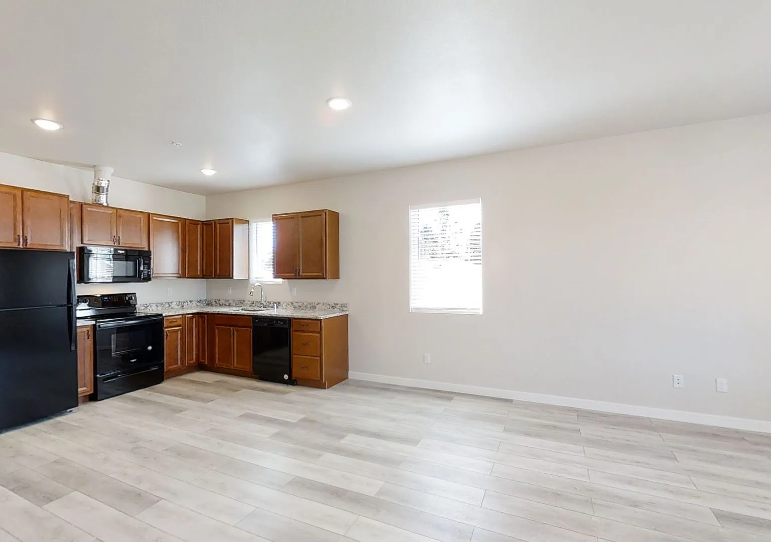 7427 S D St — Photo 3