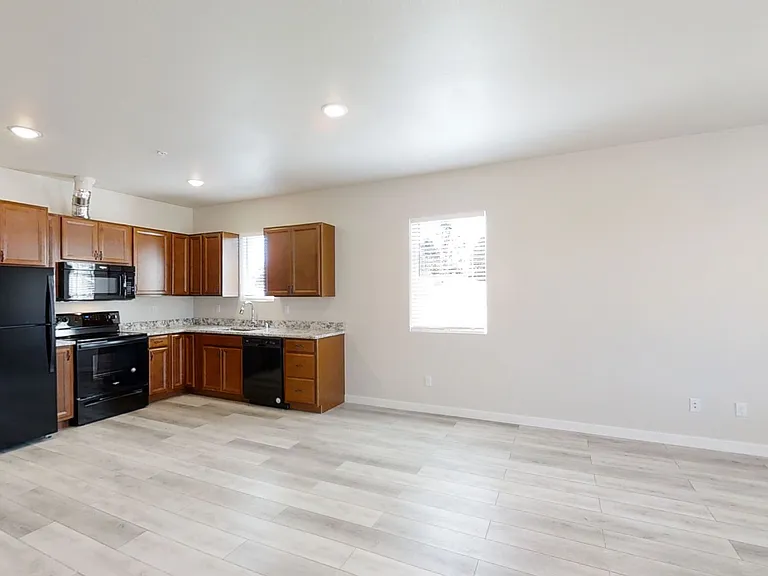7427 S D St — Photo 3