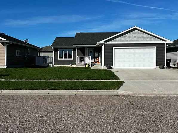 1402 Augustine Dr, Yankton, SD 57078
