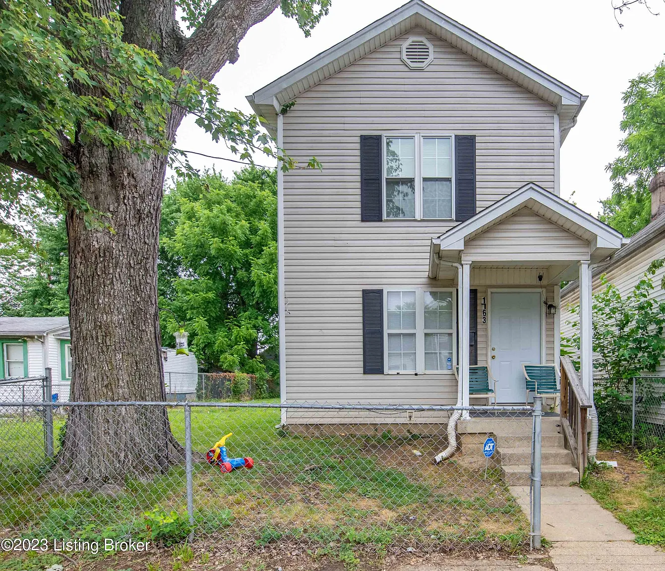 1763 Dumesnil St photo 1