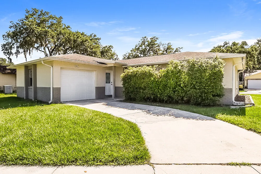 3 bed, 2.0 bath, 1140 sqft, $1,950 — Photo 1