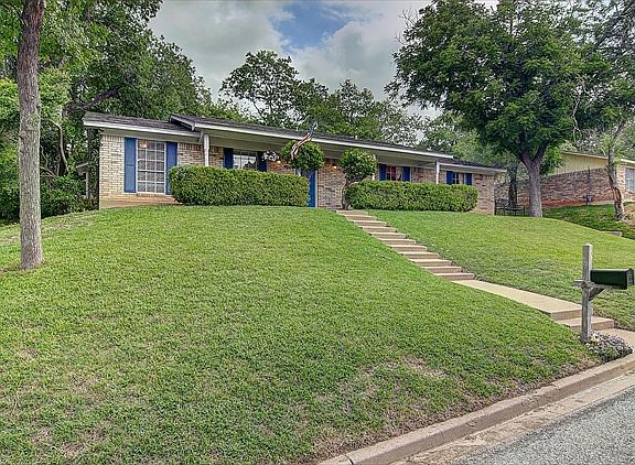 4th image of 1117 Wedgewood Dr