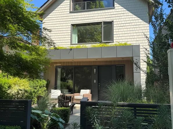 2939 W 15th Ave, Vancouver, BC V6K 3A3