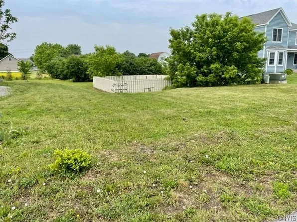 109 Funnycide Dr #6, Sackets Harbor, NY 13685