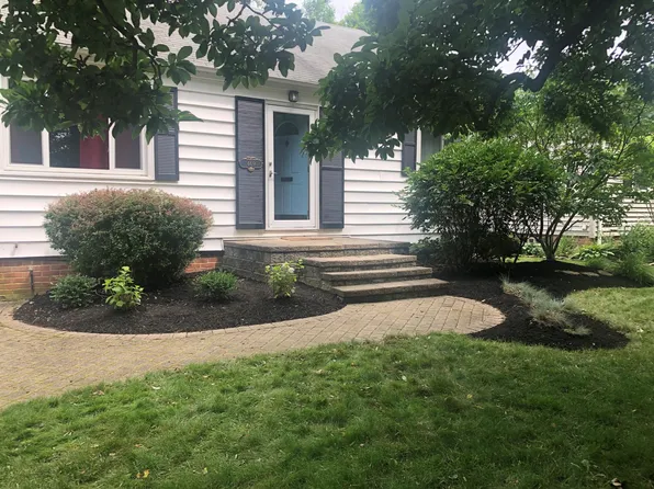 469 Kenilworth Rd, Bay Village, OH 44140