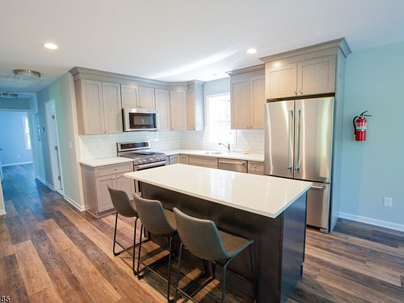 5th image of 215 Irvington Ave #A