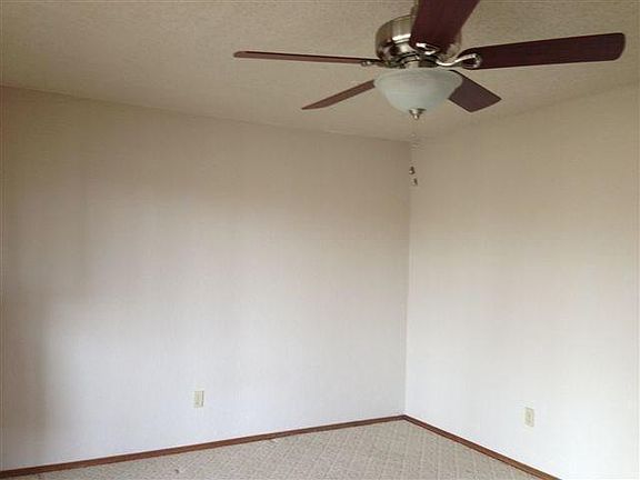 5th image of 57 Davis Cir