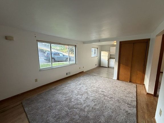 5th image of 50 Sceneridge Ave