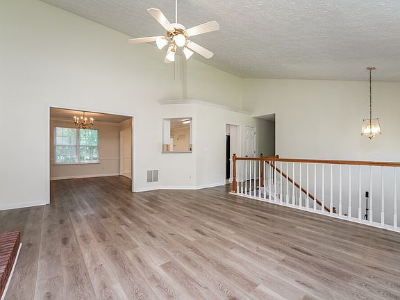 5th image of 976 Masters Ln