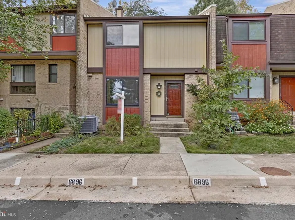 6896 Deer Run Dr, Alexandria, VA 22306