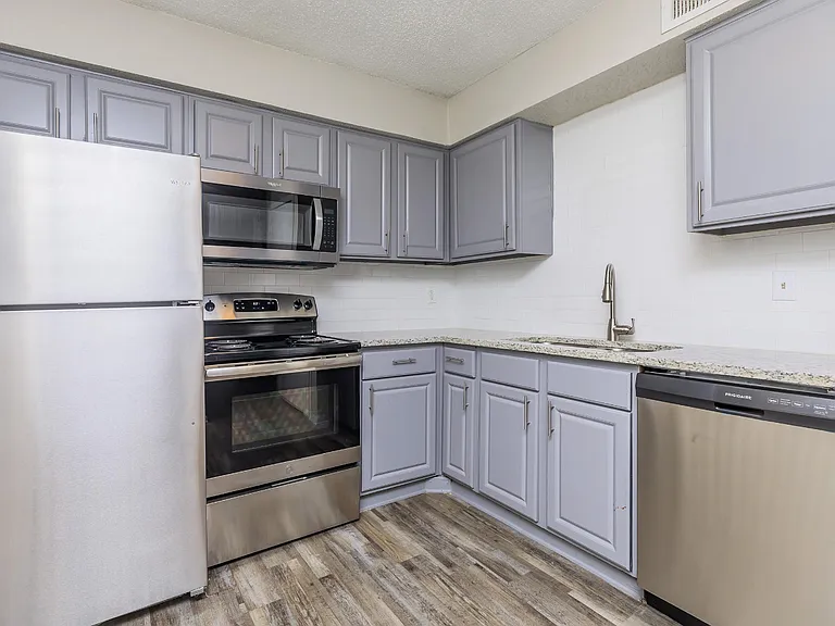 Blakely Apartments — Photo 49