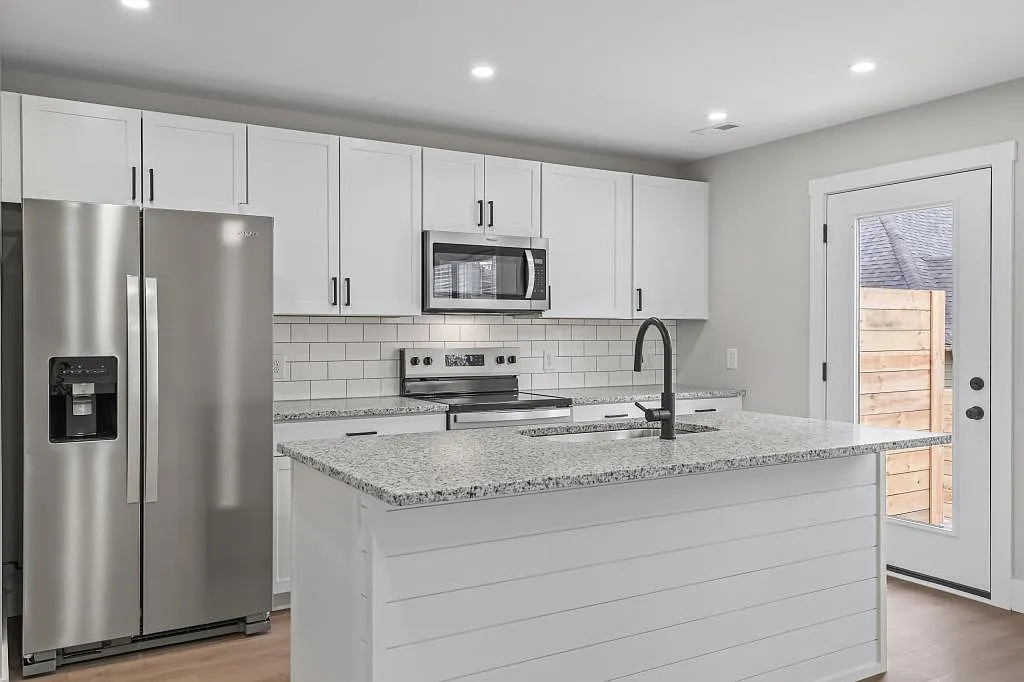126 Shipman Dr — Photo 4