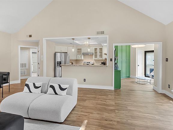 4th image of 4144 Greystone Way APT 101