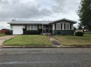 106 Rick Dr, Hallettsville, TX 77964