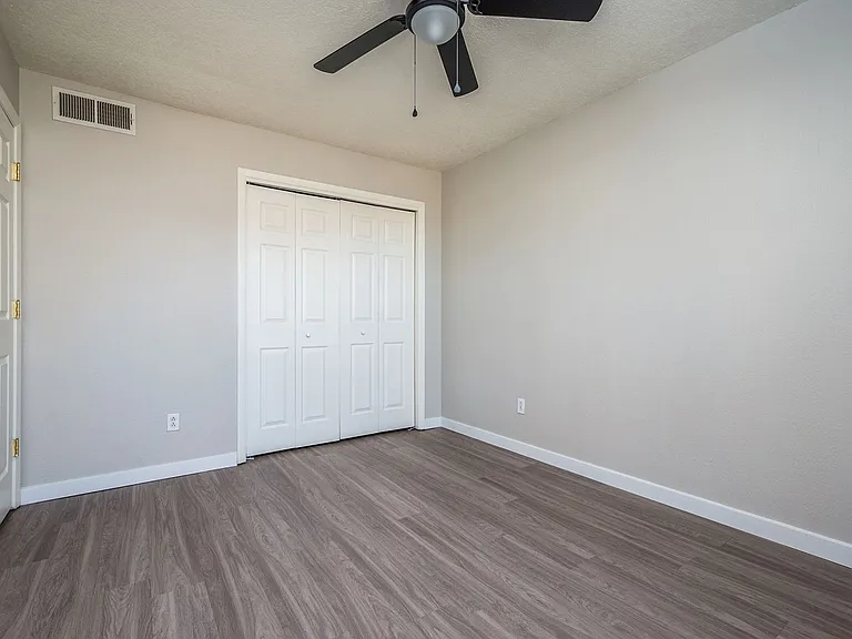 Spacious 2-Bedroom Townhomes — Photo 23